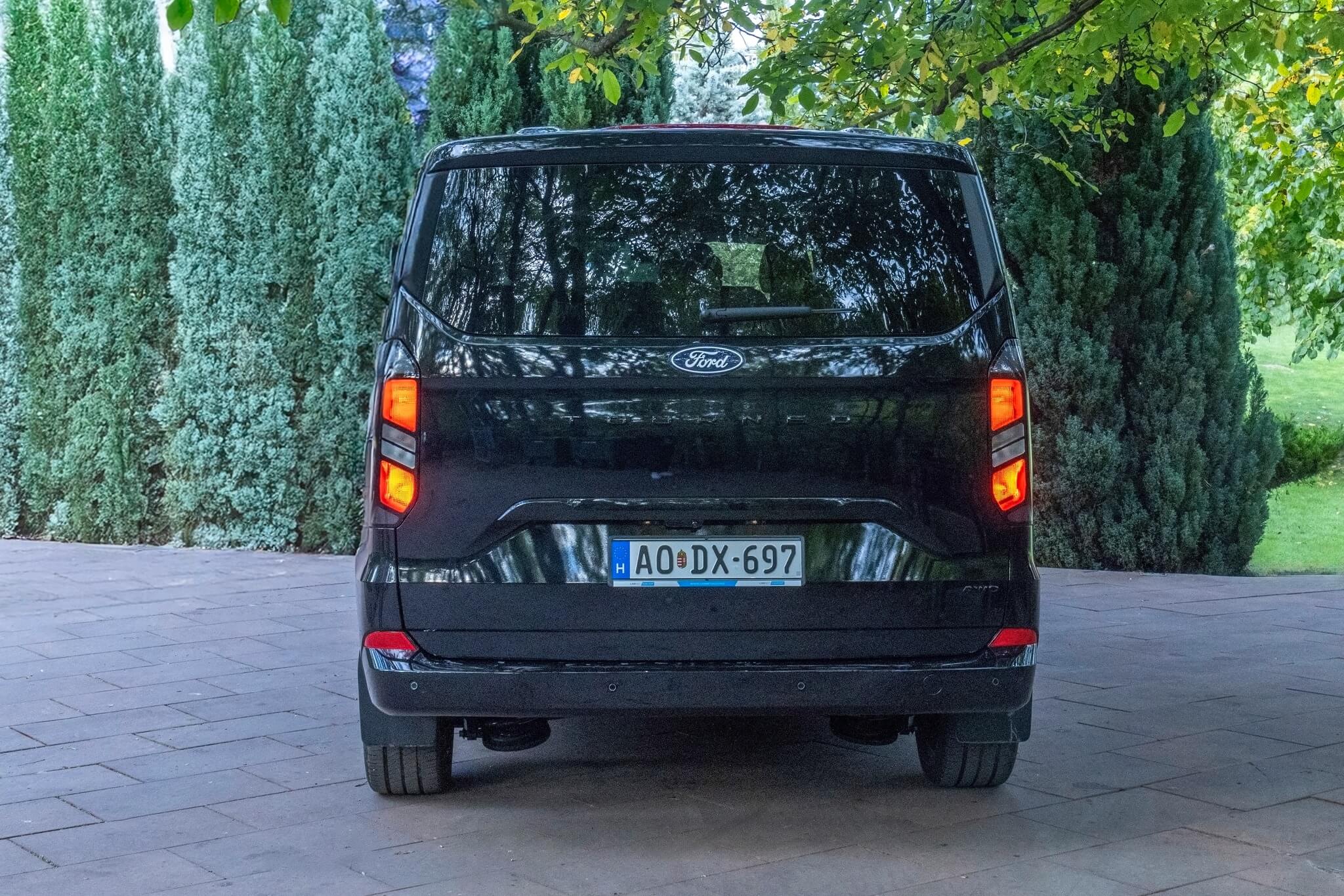 Ford Tourneo Custom Bus Titanium L2H1